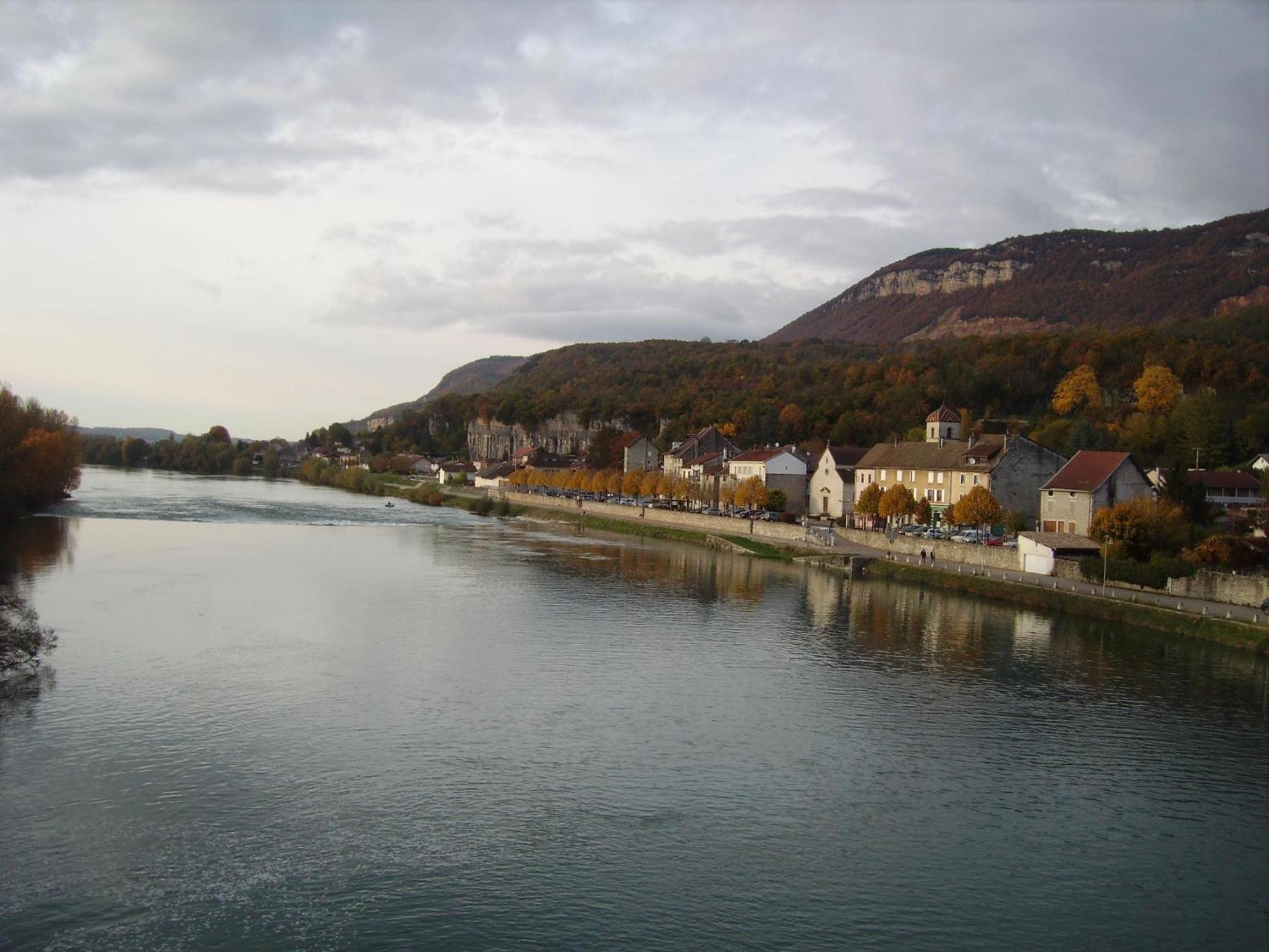 A Deux Pas Du Rhone Villa Sault-Brenaz Dış mekan fotoğraf